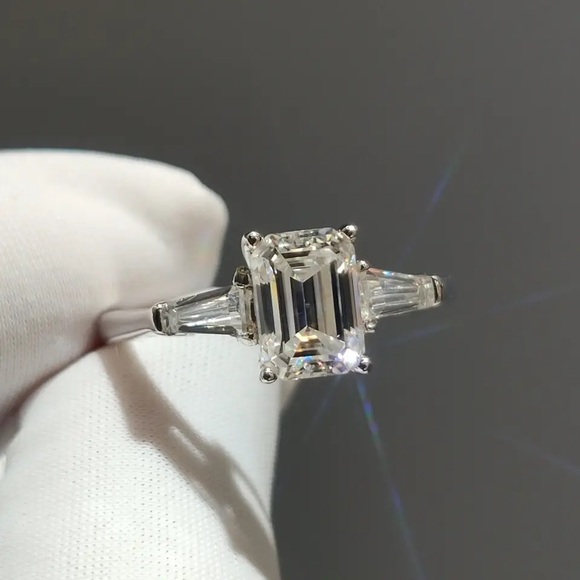 New 1.75Ct Emerald Cut Moissanite Swarovski 9x7 Solitaire Ring - Picture 13 of 14